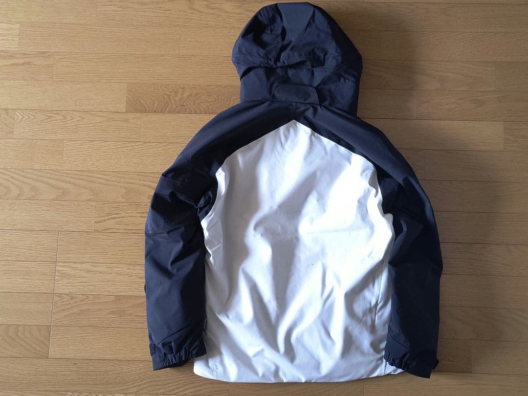 DESCENTE　スキー用ジャケット 黒白