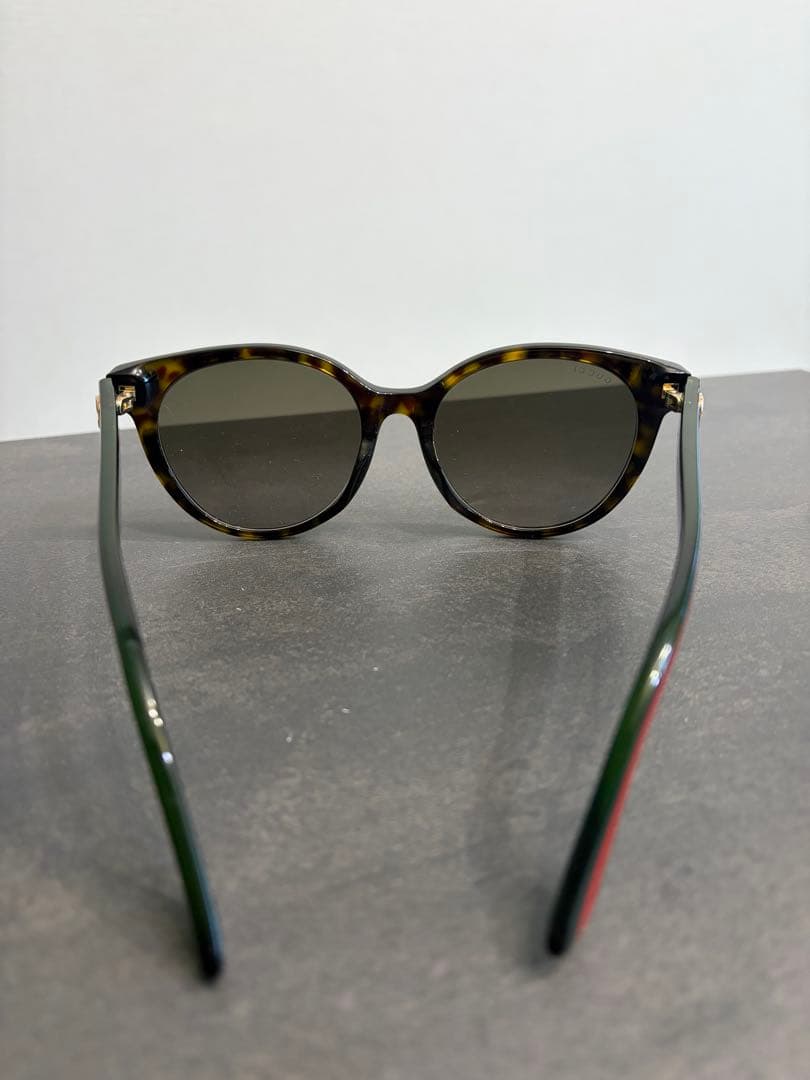 GUCCI キャットアイサングラス