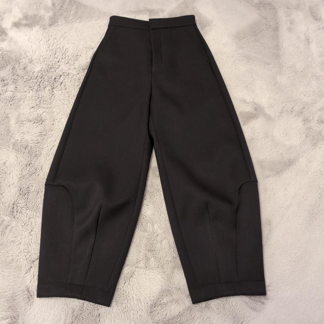 UN3D. アーチコクーンパンツ　38 黒