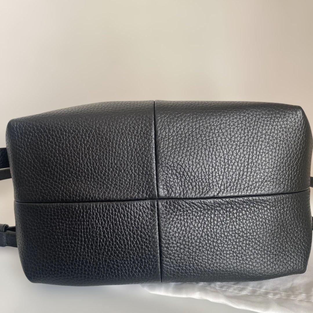 フルラ　ブラックレザーショルダーバッグ