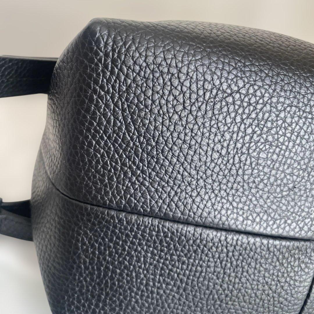 フルラ　ブラックレザーショルダーバッグ