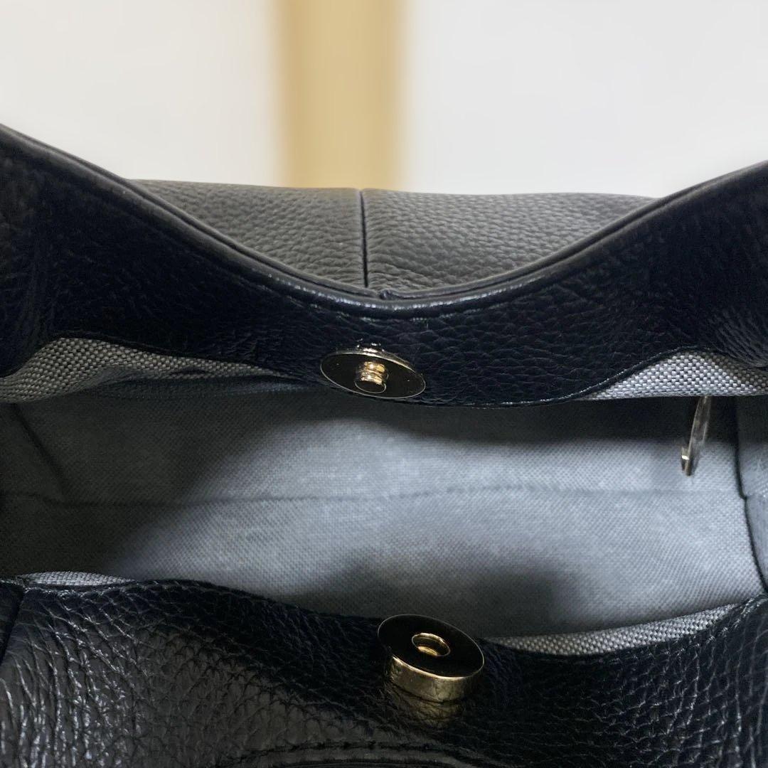 フルラ　ブラックレザーショルダーバッグ