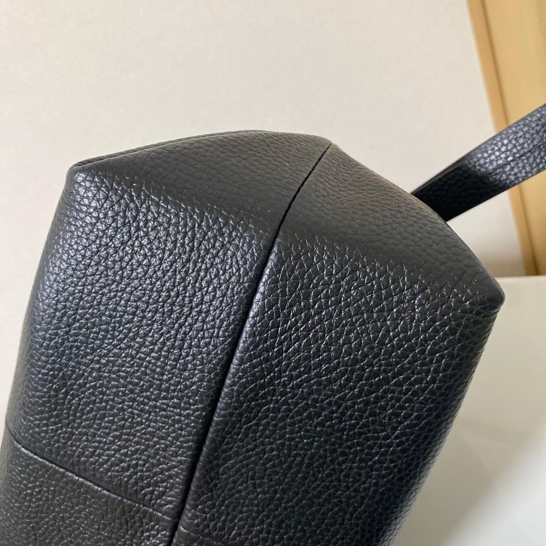 フルラ　ブラックレザーショルダーバッグ