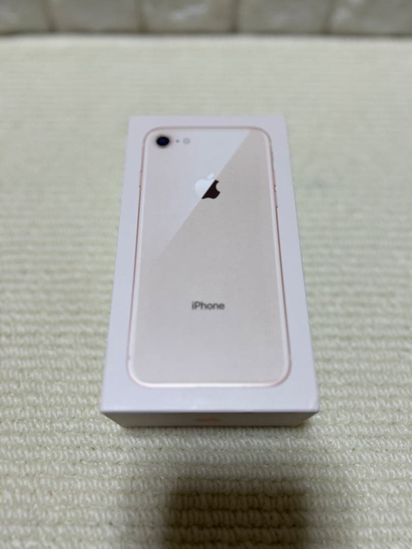 新品未使用Apple iPhone 8 ゴールド 付属品箱欠損なし