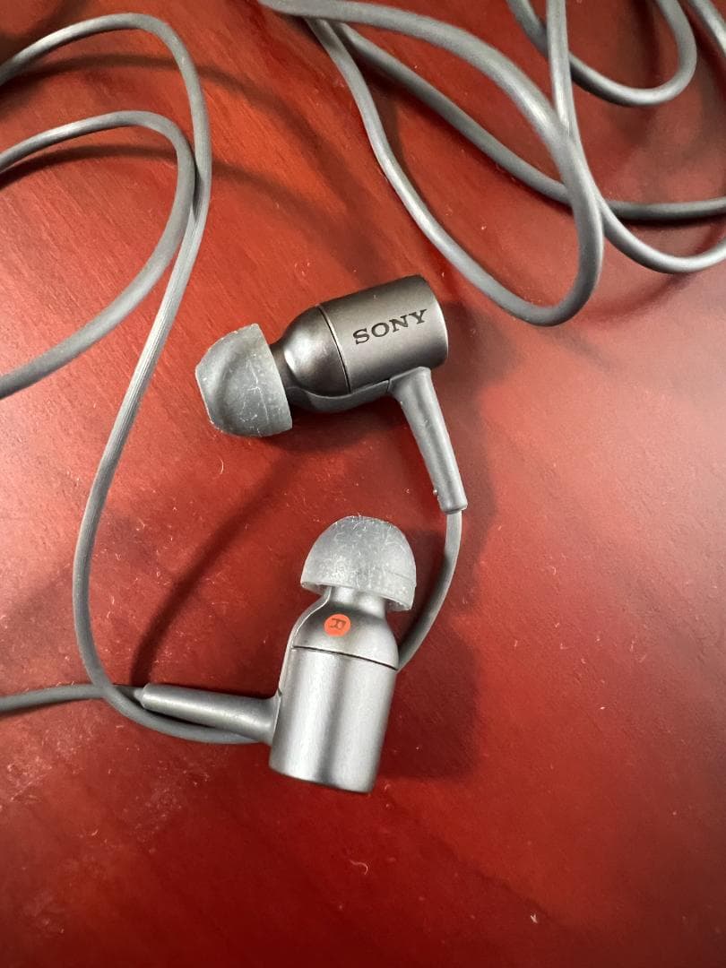 ソニー　ノイズキャンセリングイヤホン　MDR-EX750NA