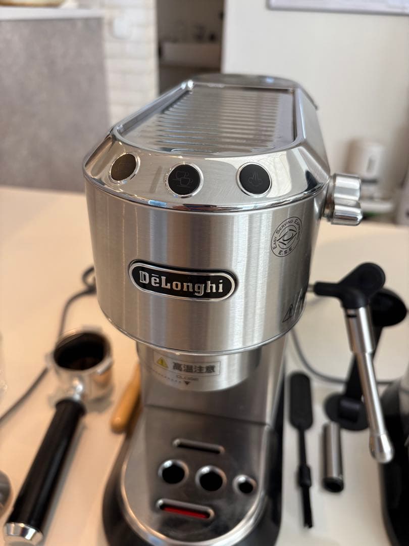 美品　デロンギDeLonghiエスプレッソマシン、グラインダーセット　おまけつき