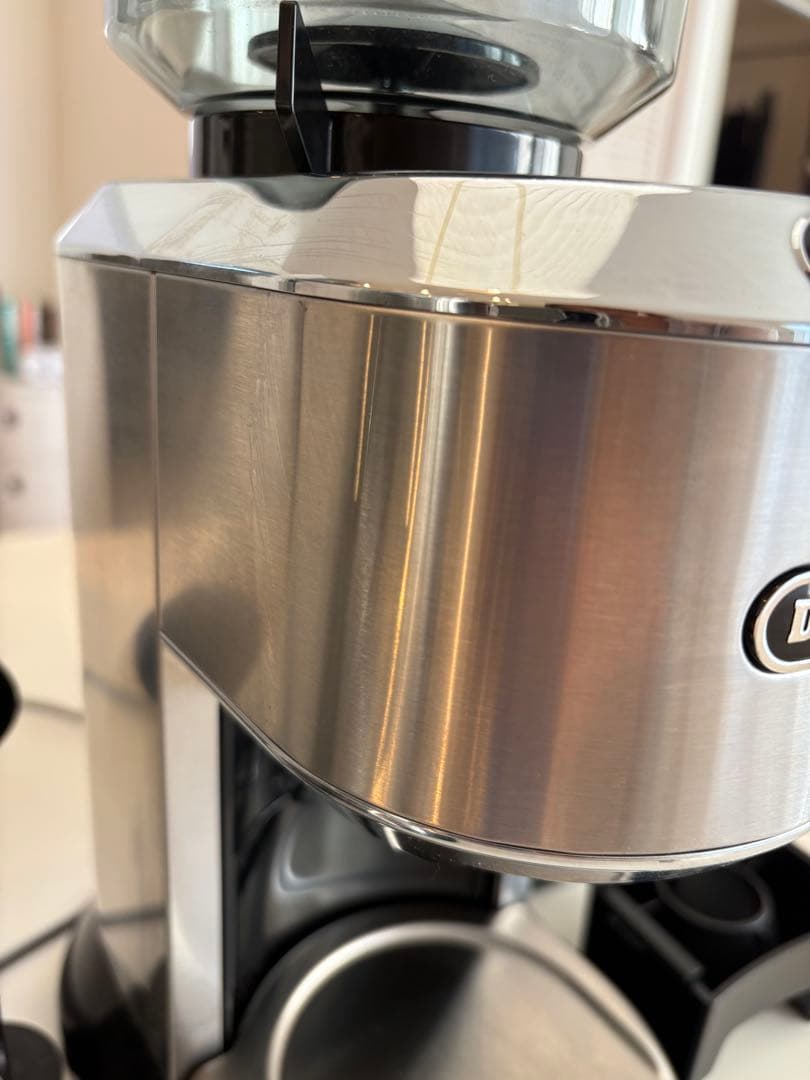 美品　デロンギDeLonghiエスプレッソマシン、グラインダーセット　おまけつき