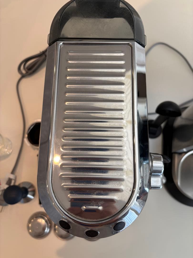 美品　デロンギDeLonghiエスプレッソマシン、グラインダーセット　おまけつき