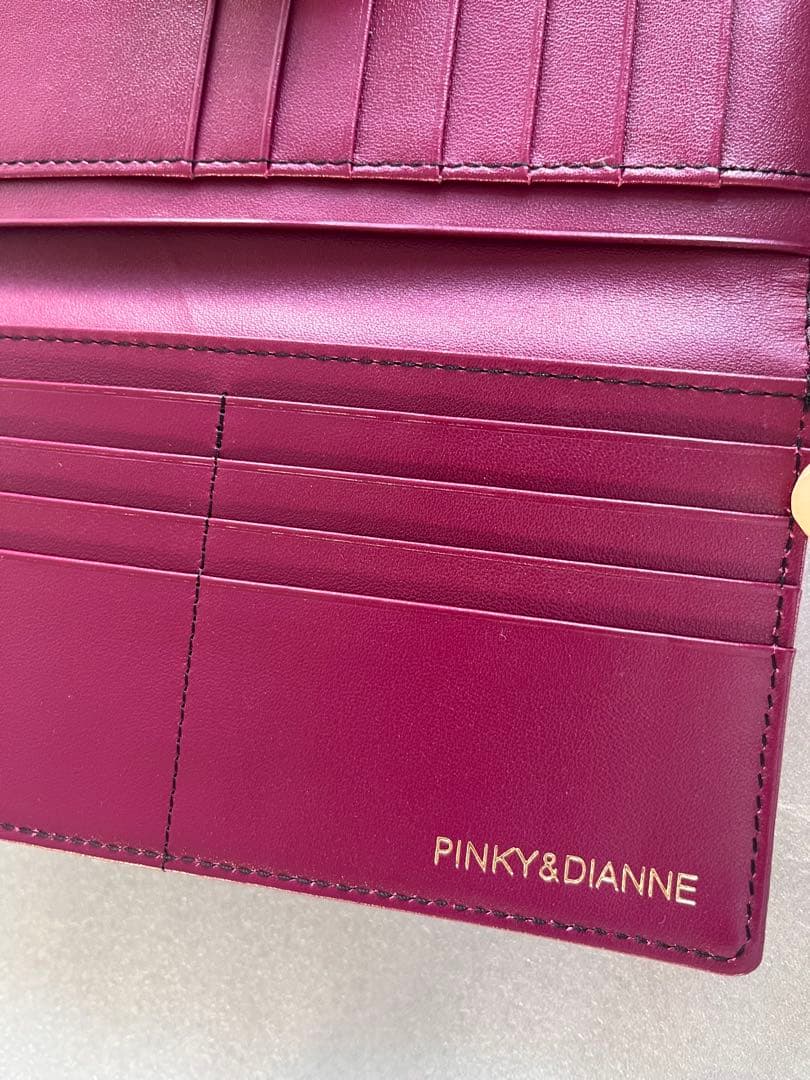 値下げ！PINKY & DIANNE ロゴ型押し 長財布 ブラック