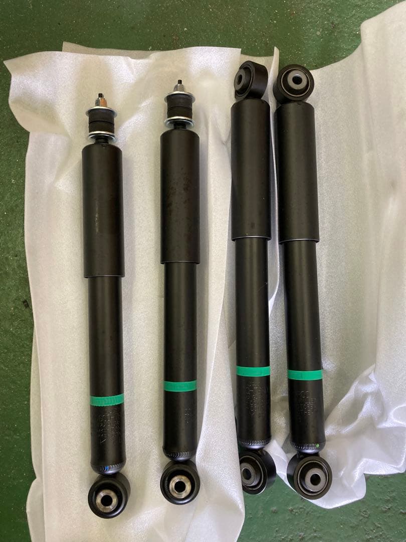 シロマルR6年新車外し　jb74 ジムニーシエラ　ショック　サス　セット