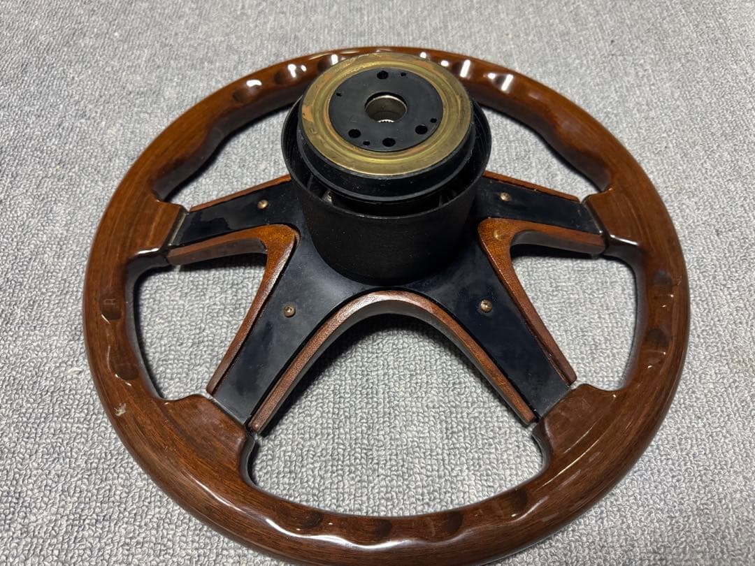 ナルディ4本スポーク ウッドステアリング