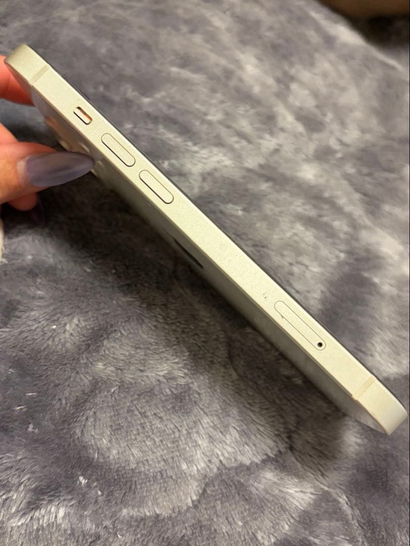 【早い物勝ち！】Apple iPhone 13 ホワイト 本体