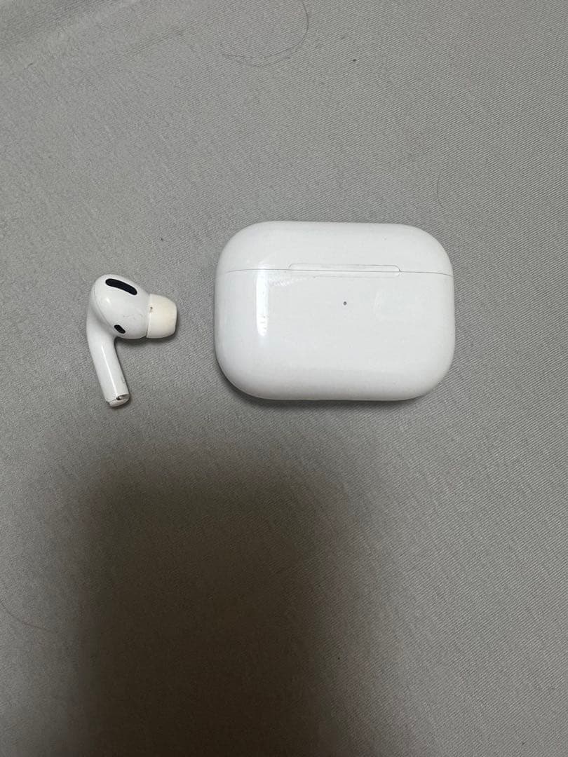 AirPods Pro 本体とミッキーケース
