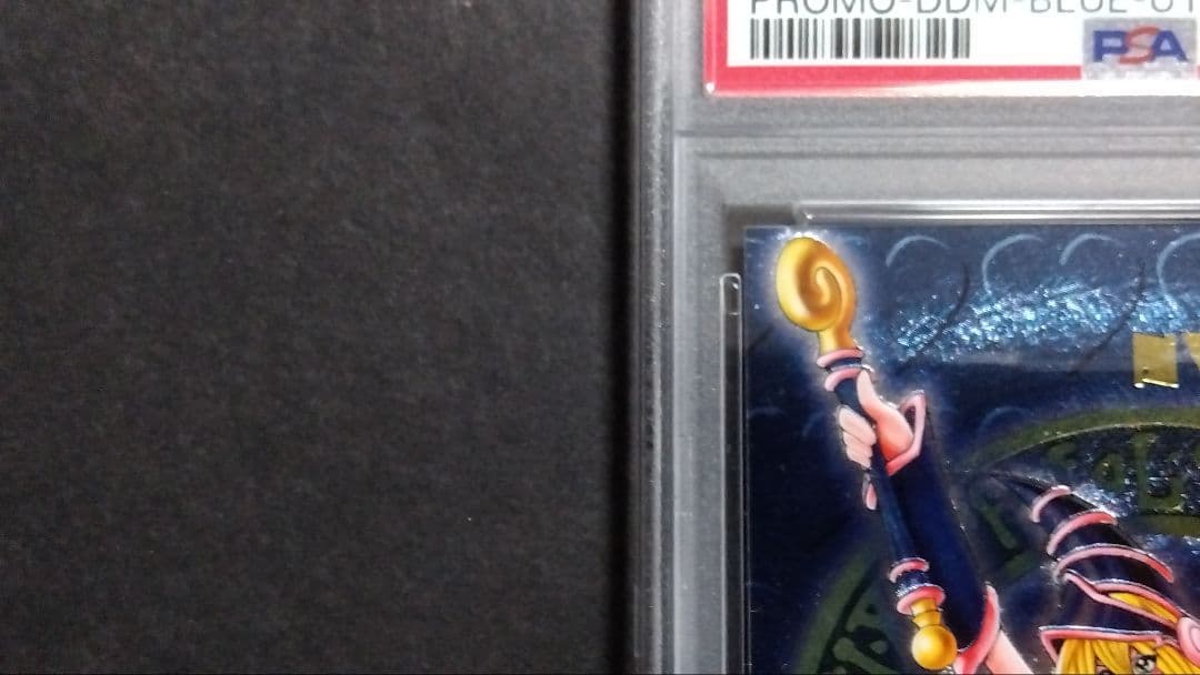 PSA8「DDM ブラックマジシャンガール」ブルー レリーフ ダンジョンダイス