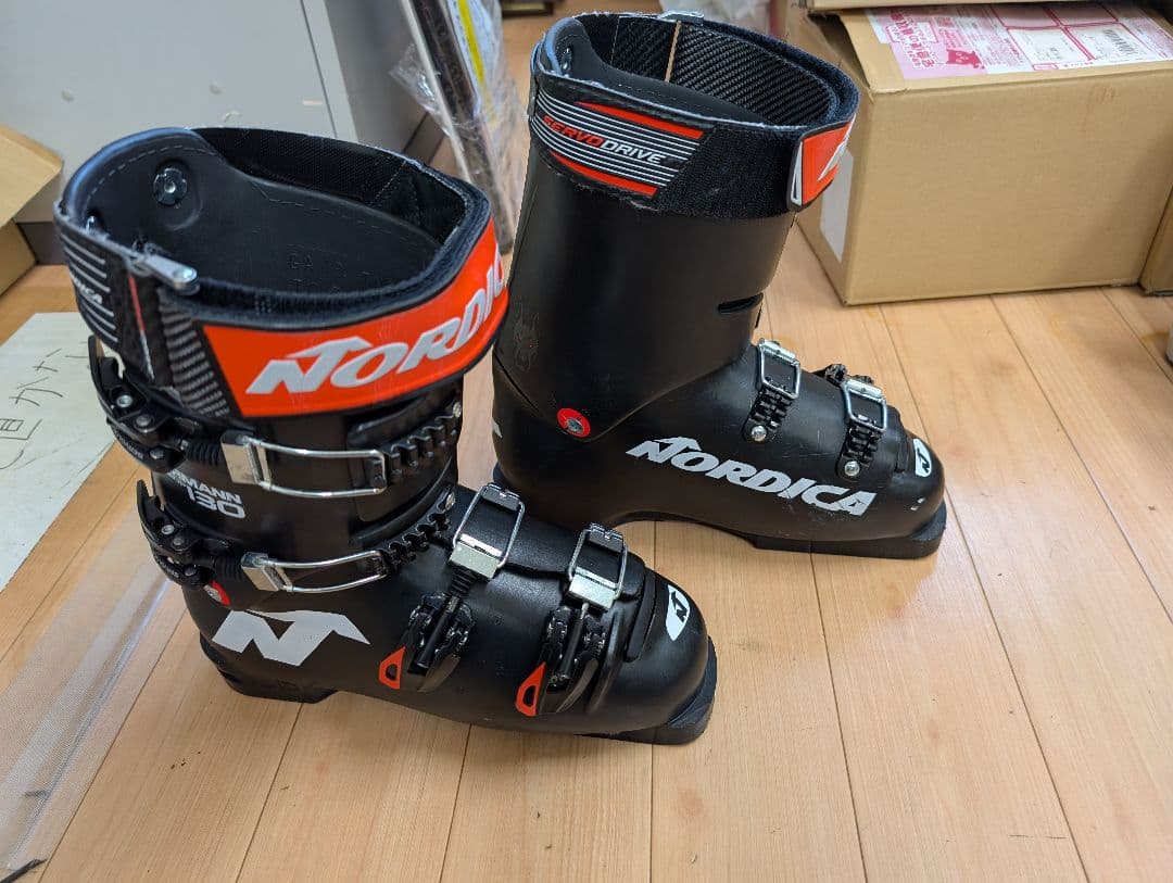 Nordica ドーベルマン WC 130 男性用スキーブーツ