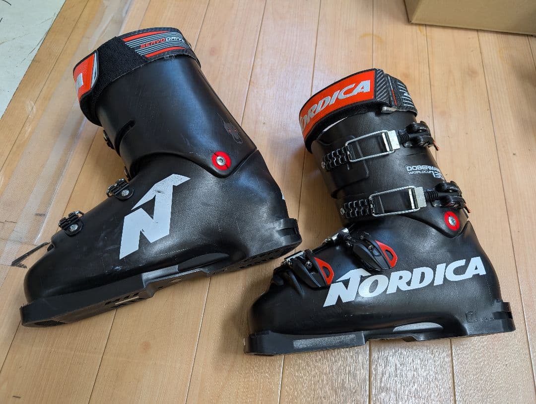 Nordica ドーベルマン WC 130 男性用スキーブーツ