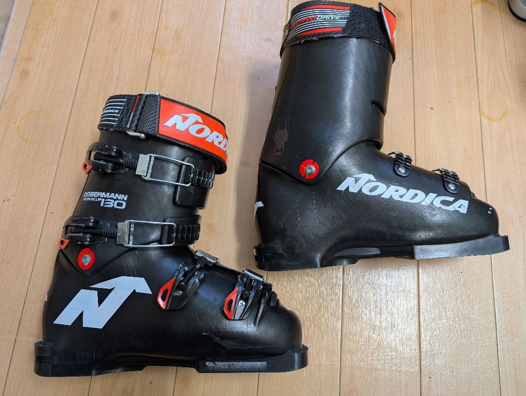 Nordica ドーベルマン WC 130 男性用スキーブーツ