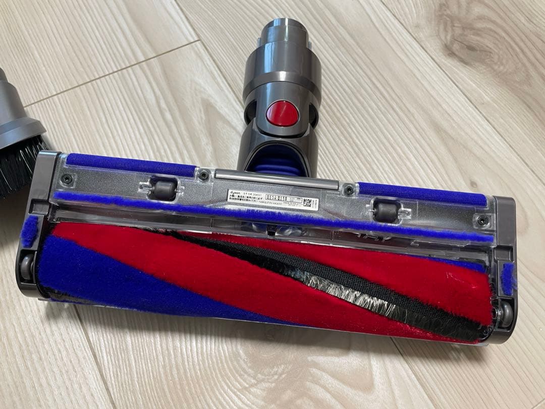 Dyson V8 Fluffy Slim付属品セット　スタンド・ヘッド・充電器