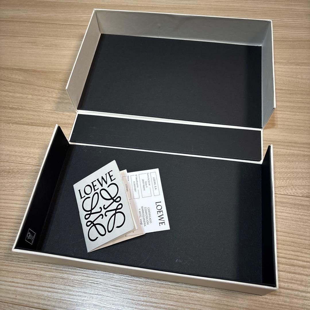 LOEWE ベージュ レザー 長財布