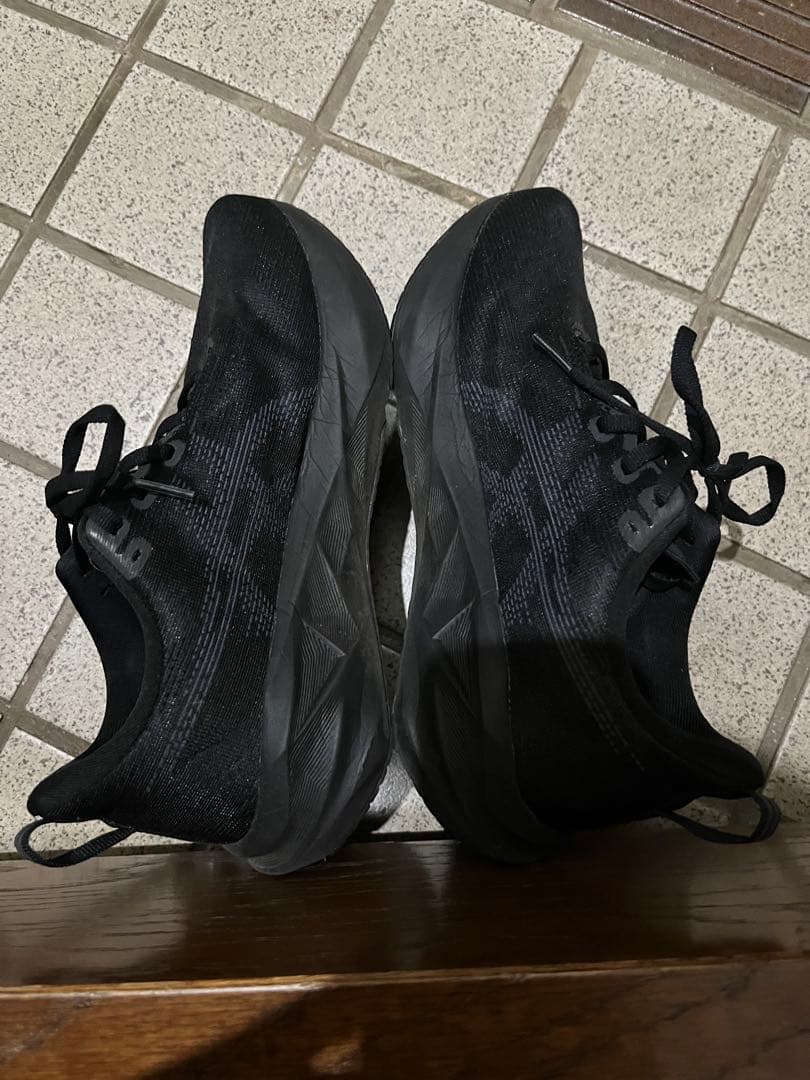 ASICS ノヴァブラスト5 ワイド　メンズ25.5cm