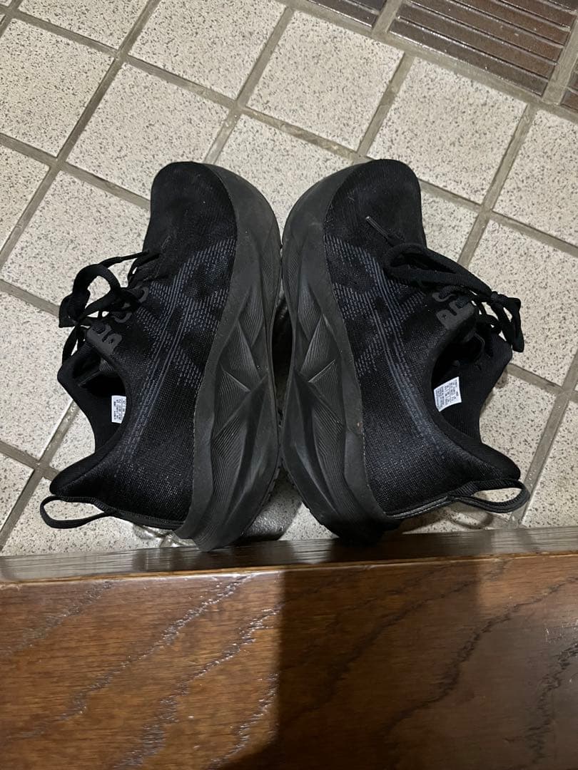 ASICS ノヴァブラスト5 ワイド　メンズ25.5cm