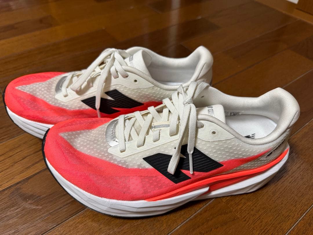 ニューバランス　FuelCell Rebel v5 26㎝