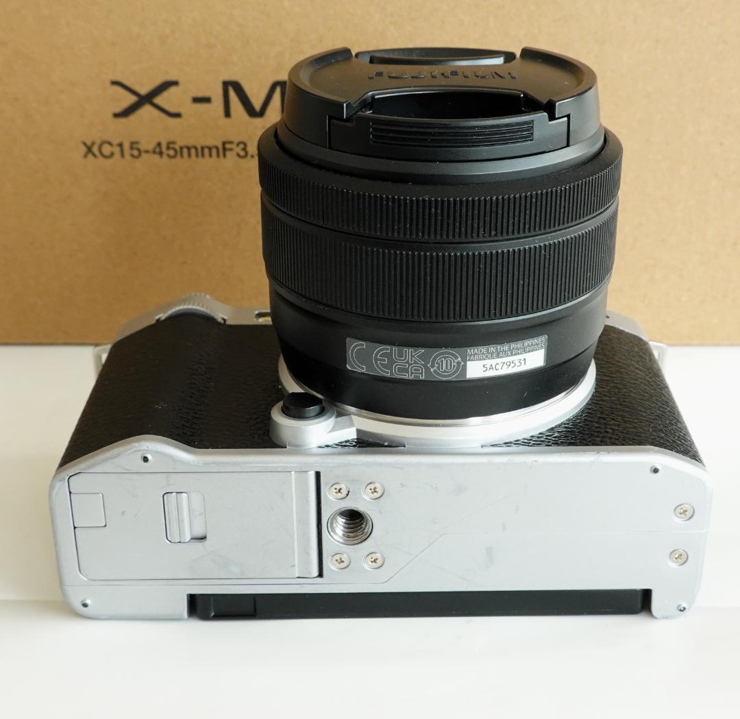 FUJIFILM X-M5 と　XC15-45mm キットレンズ