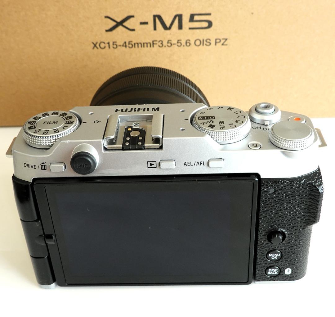 FUJIFILM X-M5 と　XC15-45mm キットレンズ