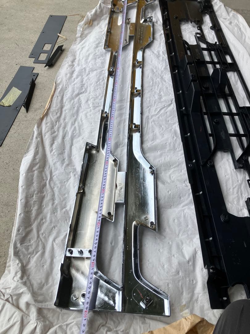 ISUZU フロントグリル　未使用　　5