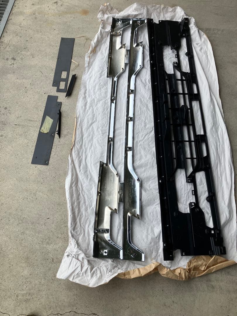 ISUZU フロントグリル　未使用　　5