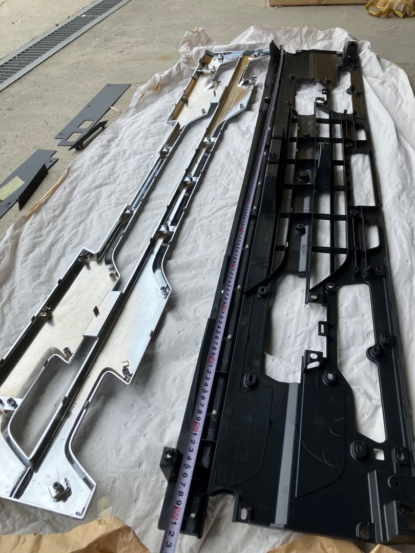 ISUZU フロントグリル　未使用　　5