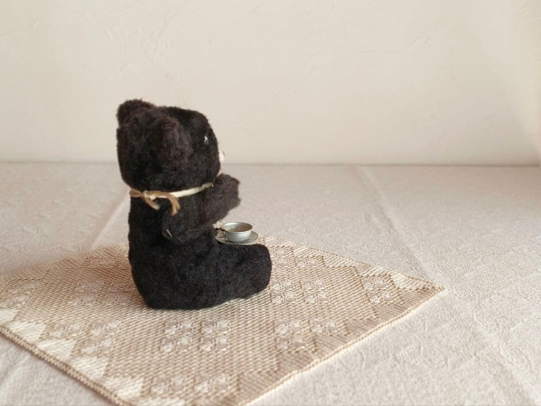 【꒰•̫͡•ོ꒱Chouさま】antique toy ❀ ミルクが好きなクマさん