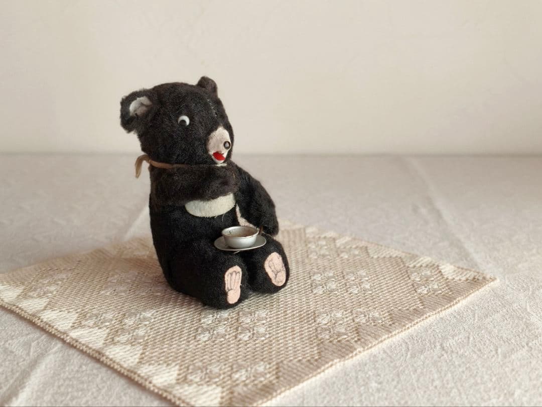 【꒰•̫͡•ོ꒱Chouさま】antique toy ❀ ミルクが好きなクマさん