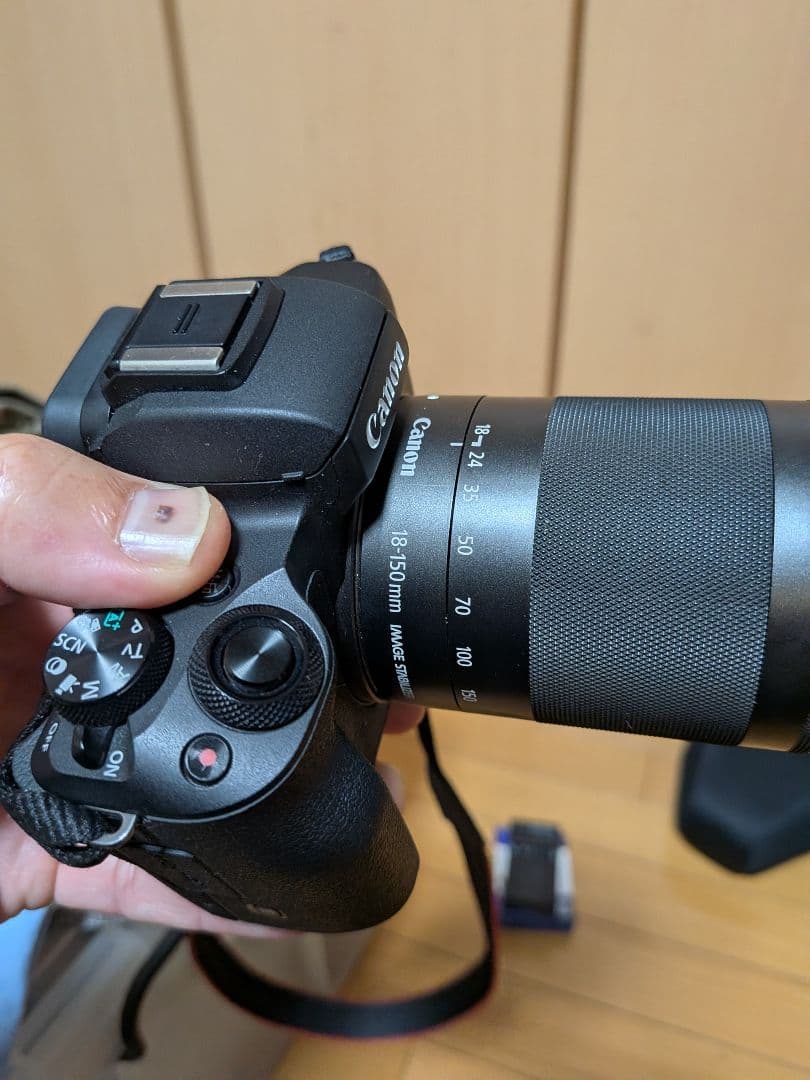 Canon EOS Kiss M EF-M18-150 レンズキット ブラック