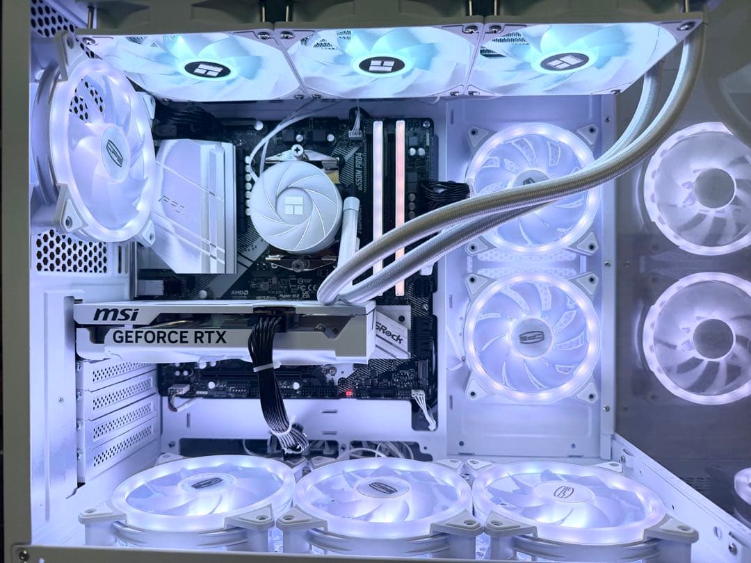 白色ゲーミングPC RYZEN7 5700X RTX5060 32GB