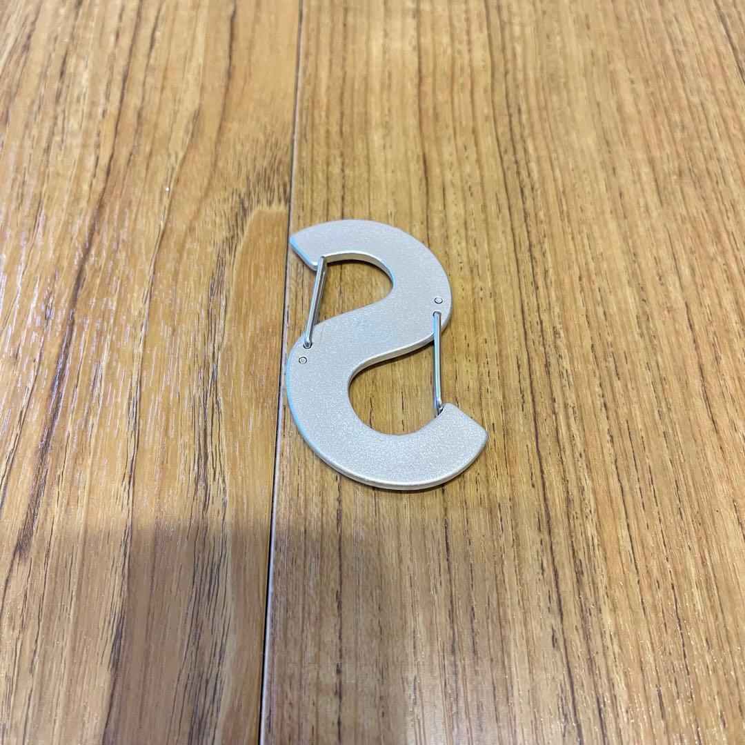 Supreme シュプリームNite Ize S Logo Keychain