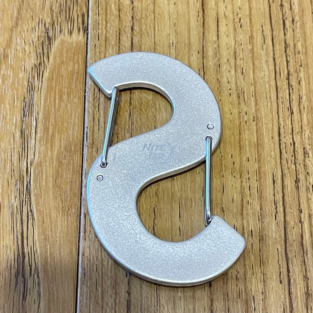 Supreme シュプリームNite Ize S Logo Keychain