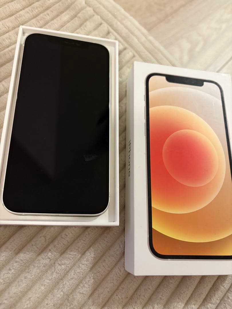 【美品】 Apple iPhone 12 ホワイト 本体