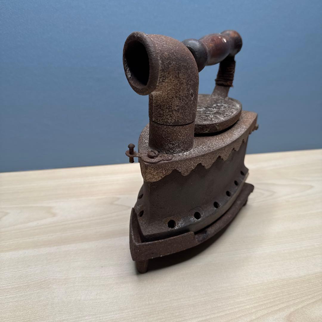 古い鉄アイロン 煙突付き