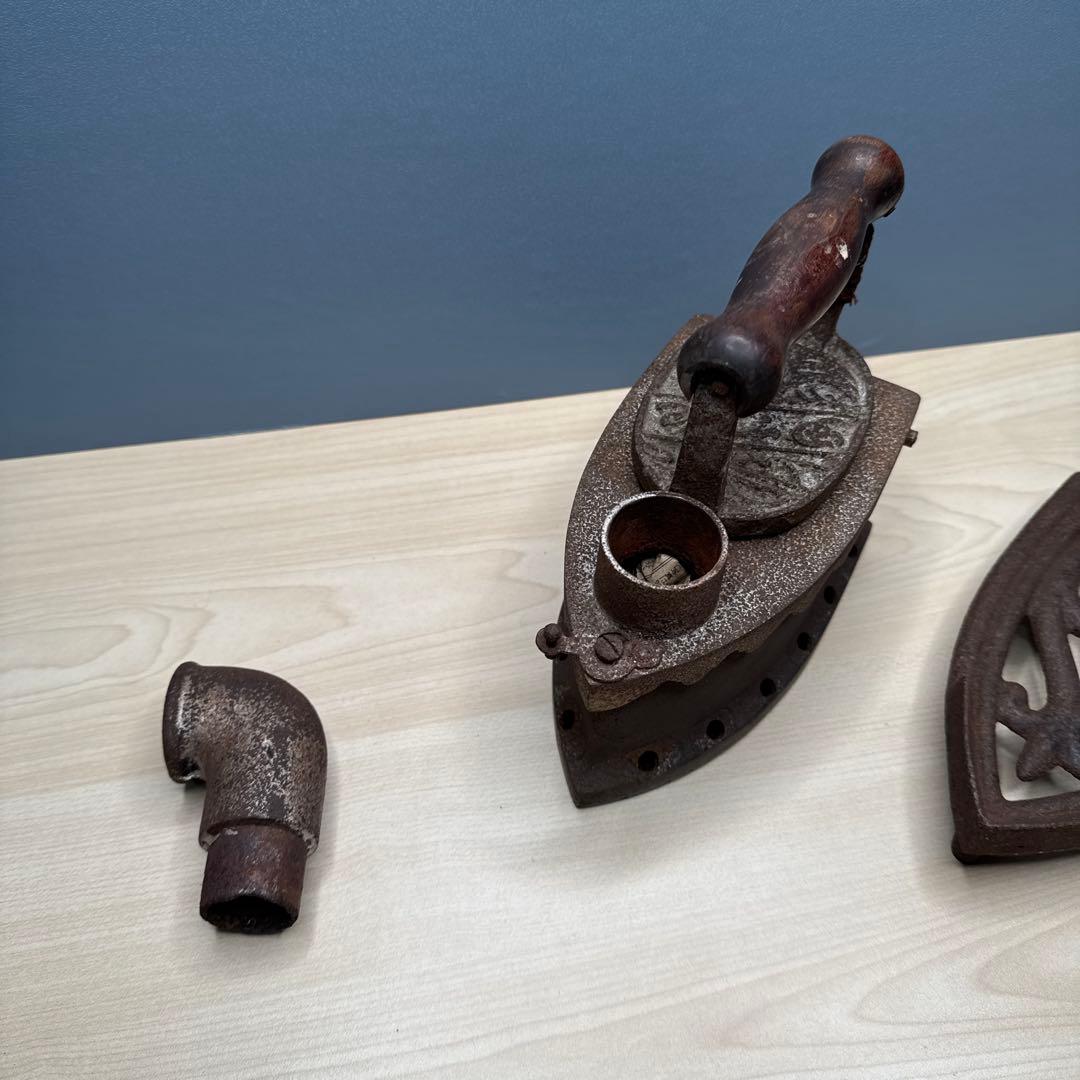 古い鉄アイロン 煙突付き