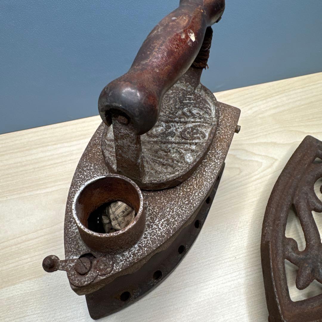 古い鉄アイロン 煙突付き