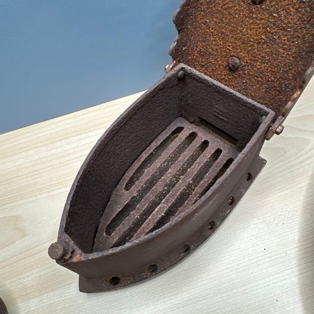 古い鉄アイロン 煙突付き