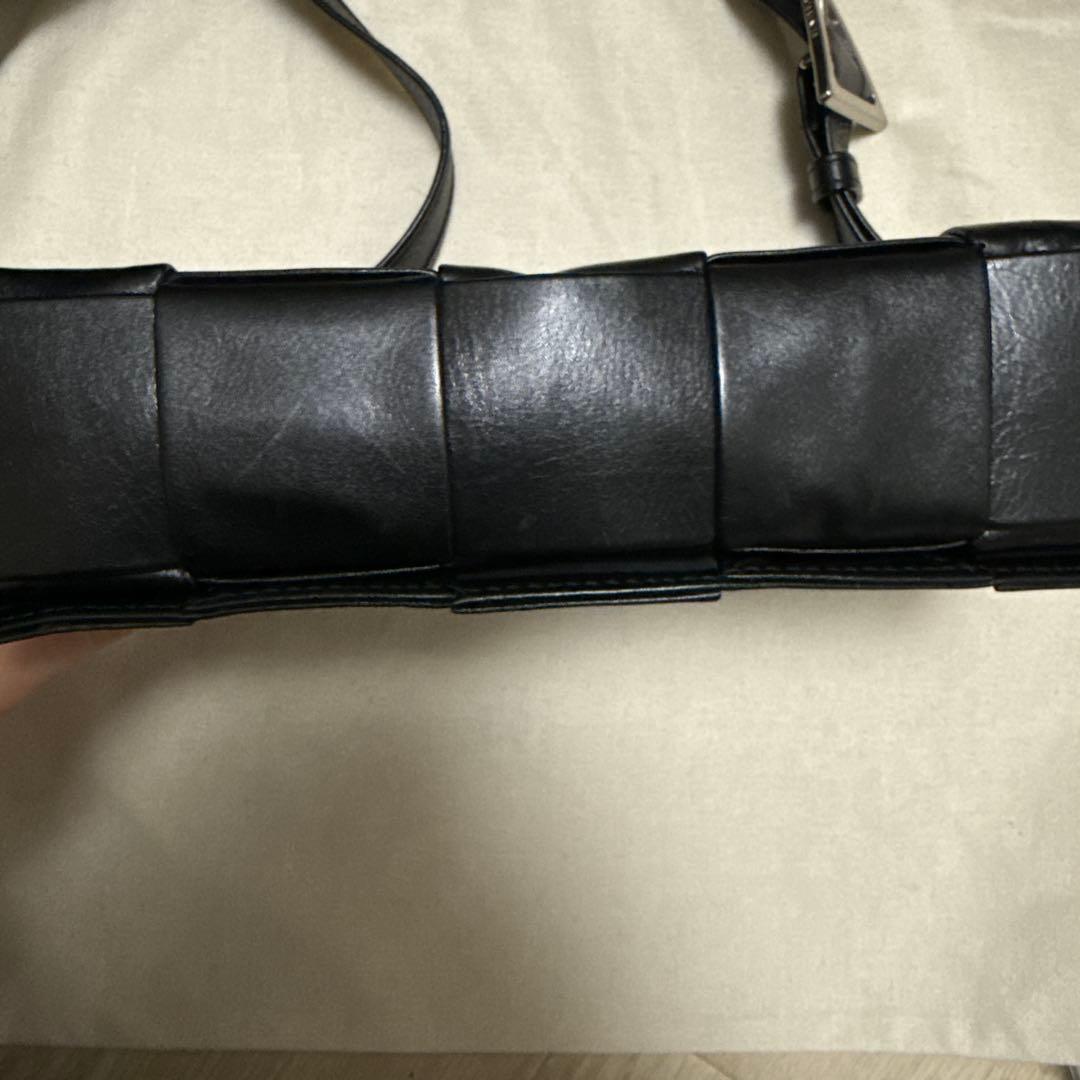 BOTTEGA VENETA ショルダーバッグ　ブラック　カセットバッグ