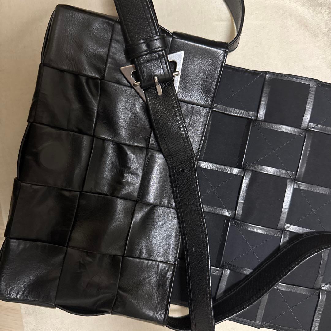BOTTEGA VENETA ショルダーバッグ　ブラック　カセットバッグ