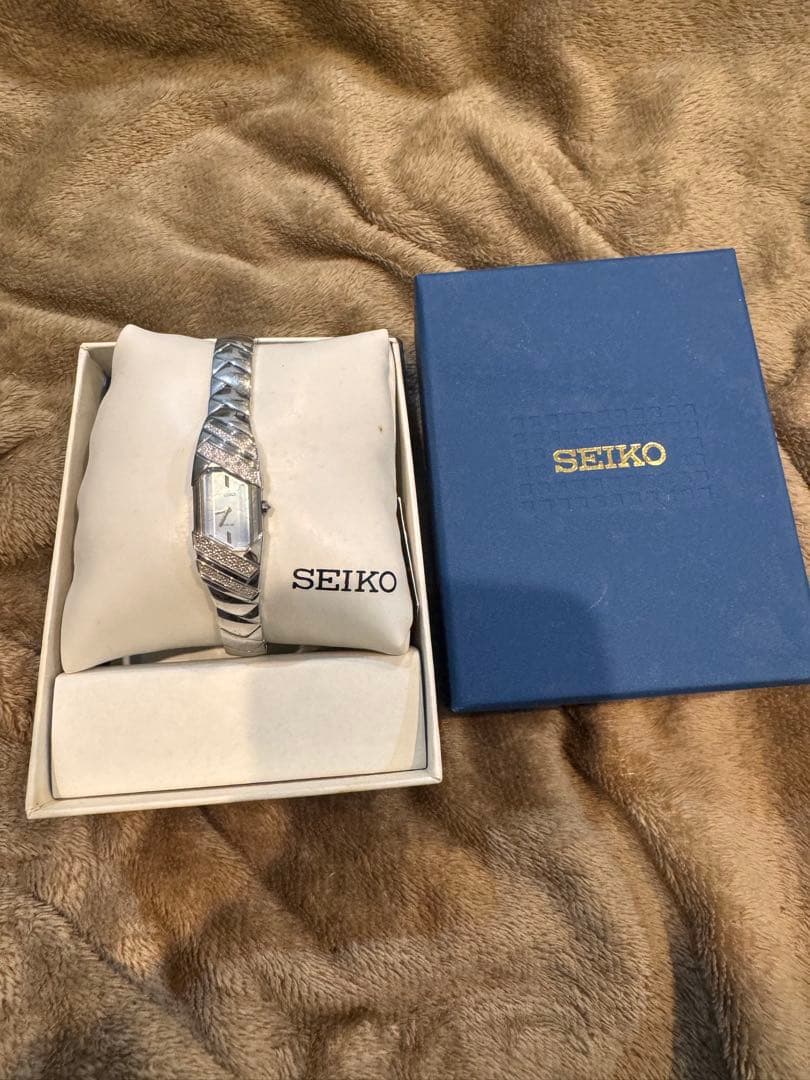 SEIKO SUP331 ソーラー時計 ダイヤモンド装飾