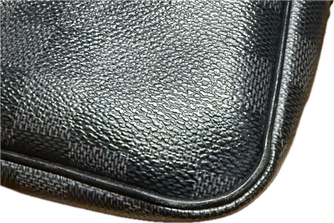 ルイ・ヴィトン ダミエ グラフィット アマゾン レム　ショルダーバッグ