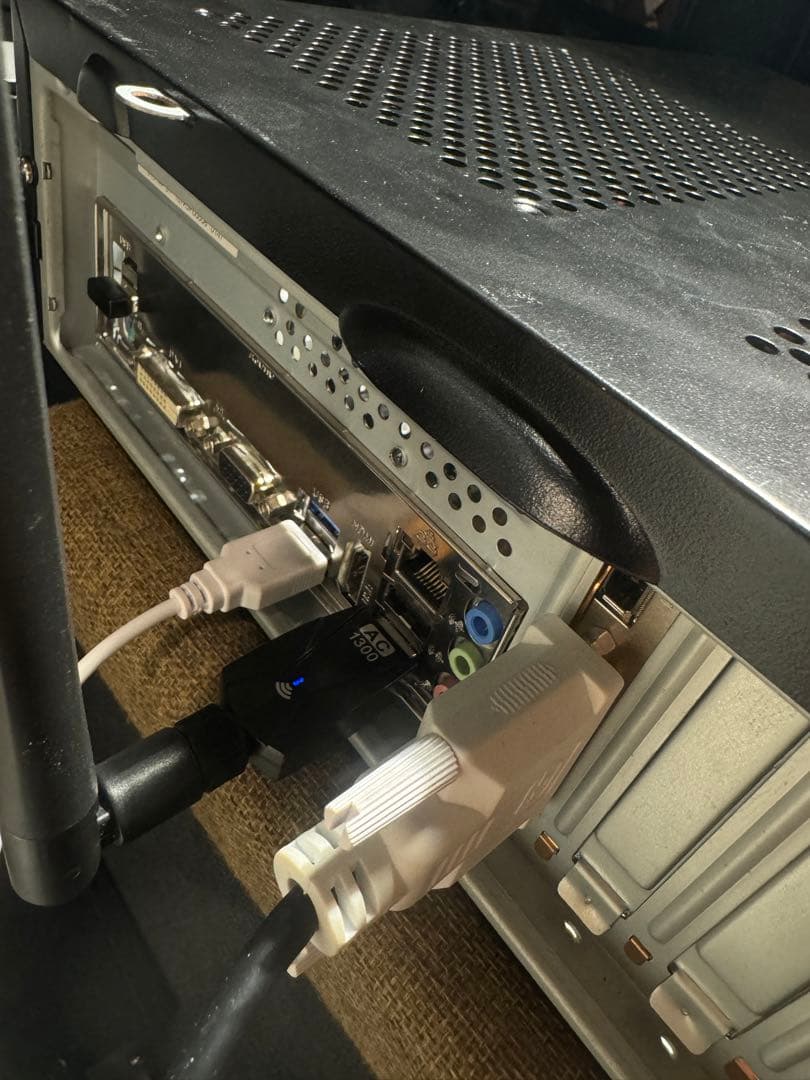 省スペースPC AMD R7 8GB/120/512GB Quadro410