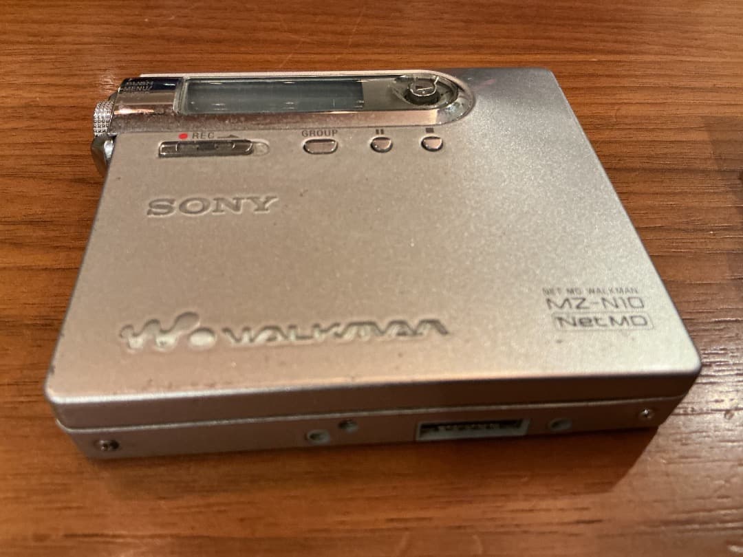 SONY MZ-N10 ポータブルMDプレーヤーとアクセサリー