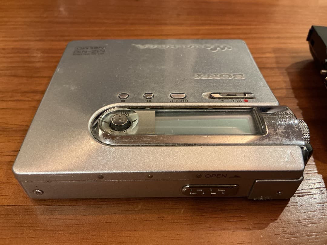SONY MZ-N10 ポータブルMDプレーヤーとアクセサリー