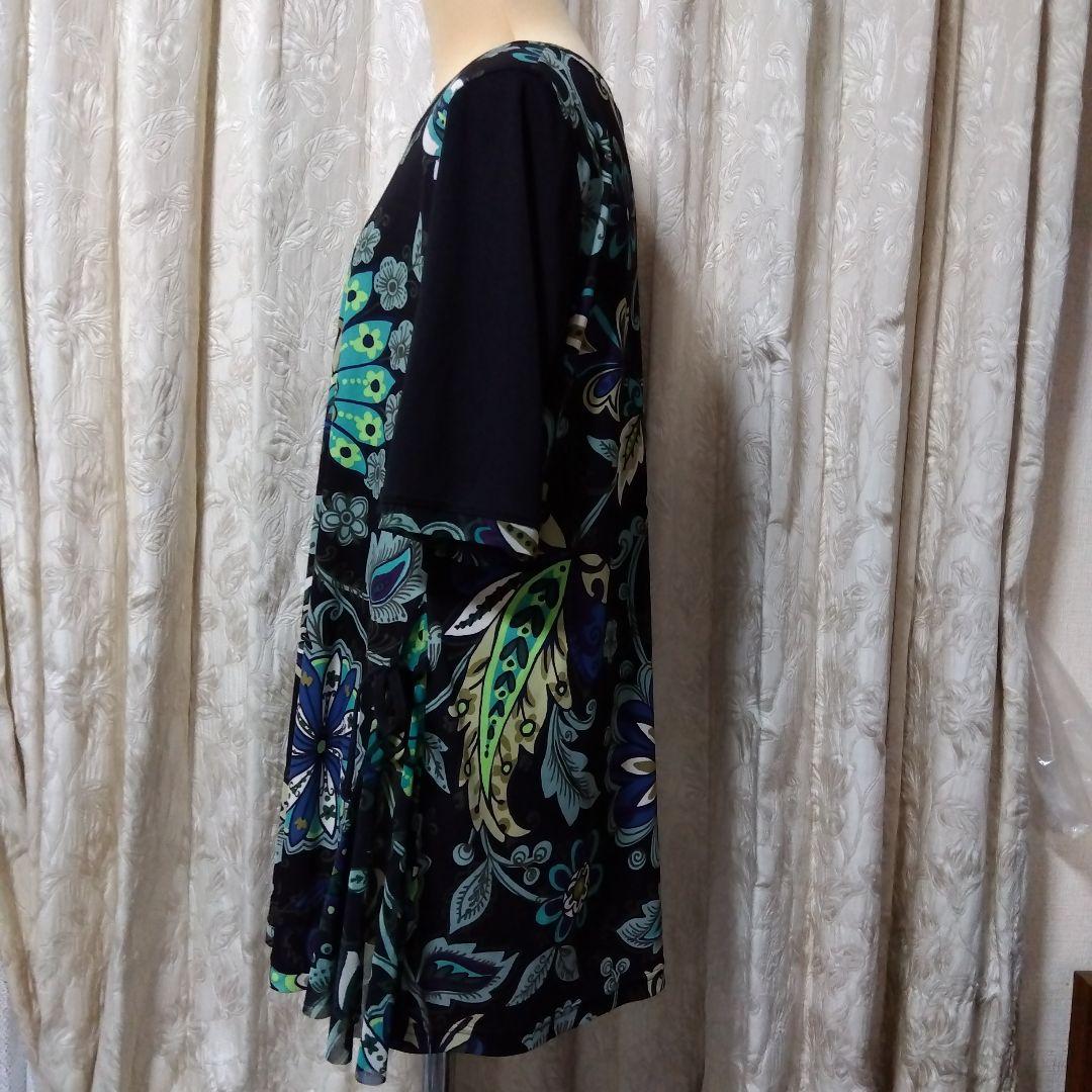 トクコの花柄チュニック